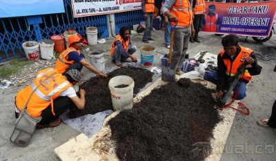Komunitas Semut Orange Pungut Paku 650 Kg di Jalanan Jakarta Pusat