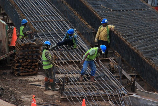 Lamban, Proses Lelang Kegiatan Pemprov DKI di 2015