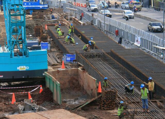 MRT Mandeg, Jokowi Perintahkan Adhi Karya Garap LRT