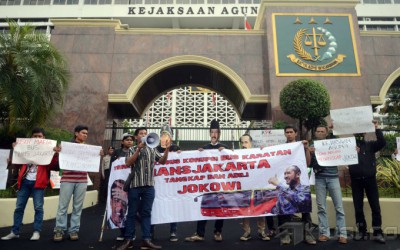 Mahasiswa Tuntut KPK Ambil Alih Kasus Korupsi Transjakarta