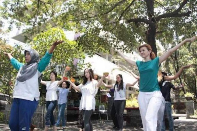 Mahasiswa WNA Pentaskan Tari Bali di Gedung Candra Metu ISI
