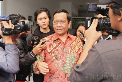 Mahfud MD Sambangi Rumah Rachmawati