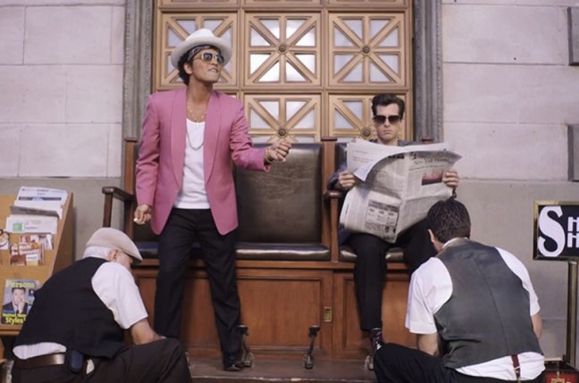 Mark Ronson dan Bruno Mars Sabet Posisi Teratas Tangga Single Inggris