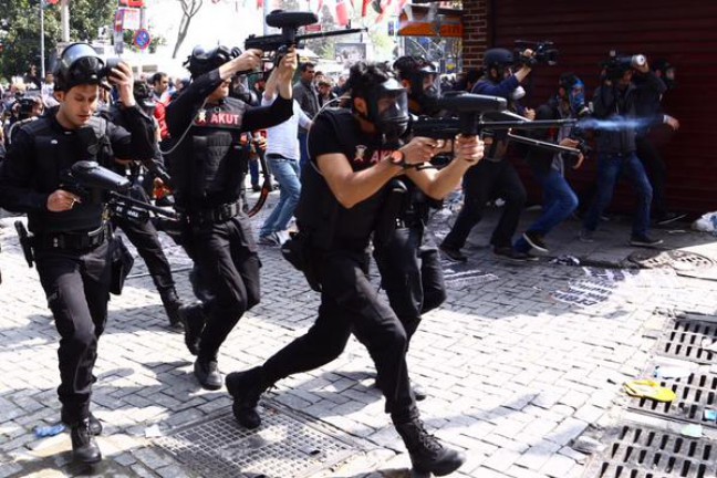 "May Day", Polisi Istanbul Bentrok dengan Demonstran