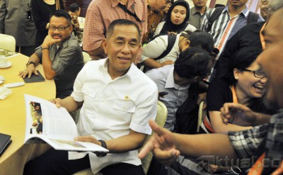 Menhan Ryamizard Ryacudu Bercengkrama dengan Wartawan