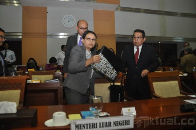 Menlu Bahas Perkembangan Isu Internasional dengan DPR