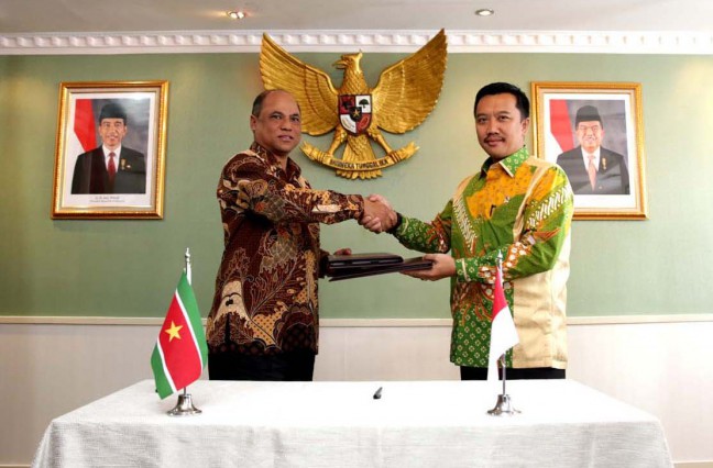 Menpora Jalin Kerjasama dengan Suriname di Tengah Keterpurukan Olahraga Indonesia