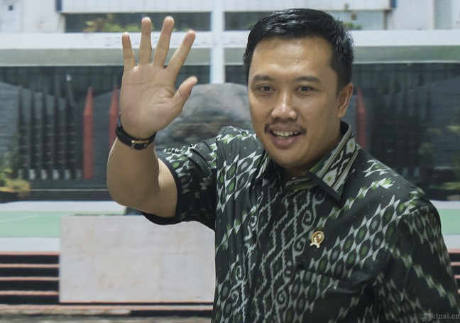 Menpora Tak Bisa Pahami Maksud Statuta FIFA Pasal 17 Ayat 2