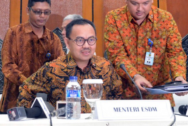 Menteri ESDM Serahkan Izin Migas kepada BKPM