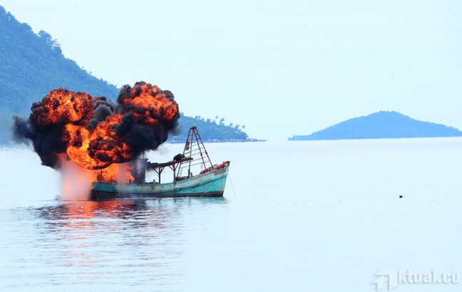 Menteri Susi Klaim Penenggelaman Kapal Untuk Jaga Sumber Laut Nasional