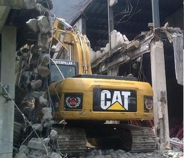 Menyalahi Perda, Lima Bangunan Hotel di Cisarua Dibongkar