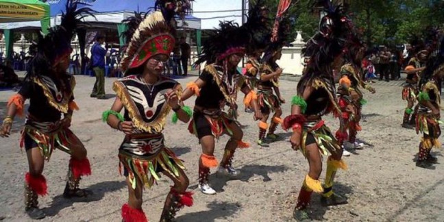 Meriahkan Ultah Kota Mungkid, Magelang Helat 1000 Penari Topeng Ireng