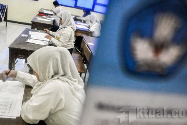 Mobil Pembawa Lembar Jawaban UN di Sandera