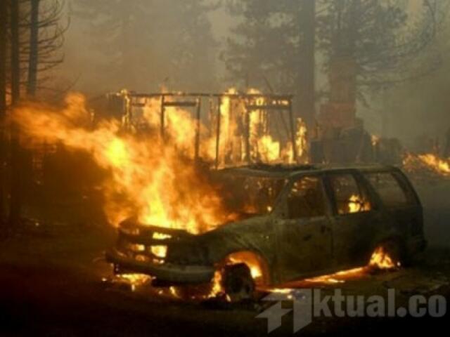 Mobil Terbakar di Depan Mabes Polri Bawa Lima Tangki Bensin