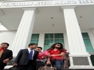 Novi "Pengemudi Sexy" Jalani Sidang Perdana