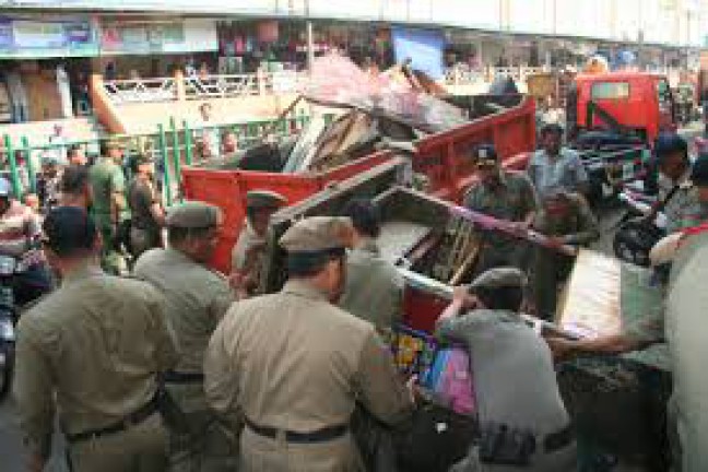 PKL di Pasar Kalimbu Makassar Ditertibkan