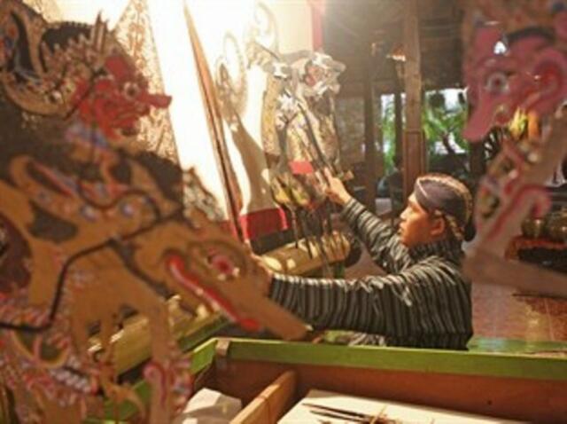 Pagelaran Wayang Kulit dan Tarian Jawa Pukau Penonton di London