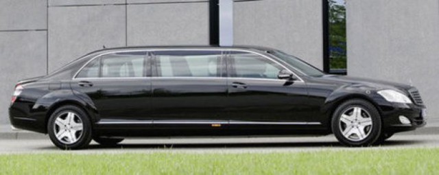 Pakai Mercedez Benz Limousine, Jokowi Disindir Lupa Janji di Kampanye