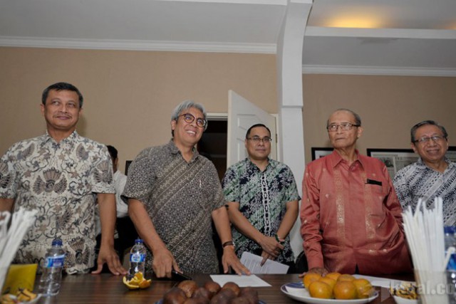 Pekat Sarankan Presiden Jokowi Bubarkan Tim Sembilan