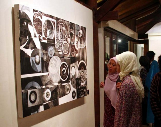Pelukis Indonesia Helat Pameran Lukisan Berdimensi Spritual