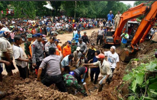 Pemprov Jateng Serahkan Bantuan Korban Bencana Senilai Rp4,8 Miliar