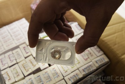 Penggerebekan Lensa Kontak Palsu