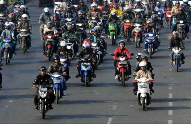 Pengguna Motor Protes Larangan Melintasi Jalan Protokol
