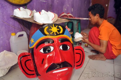 Pengrajin Ondel-Ondel Kebanjiran Order