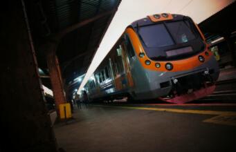 Metromini Ditabrak Commuter Line 13 Orang Meninggal