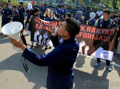 Peringati 17 Reformasi, Mahasiswa Tuntut Jokowi Tuntaskan Kasus Mei 98