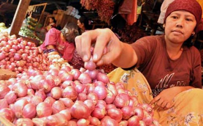 Persediaan Kurang, Warga Pangkalpinang Keluhkan Harga Bawang Merah Tinggi