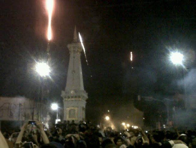 Pesta Kembang Api Tandai Pergantian Tahun di Yogyakarta