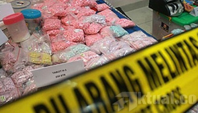 Polisi Amankan 200 Butir 'Ferrari' dari Tempat Hiburan Malam