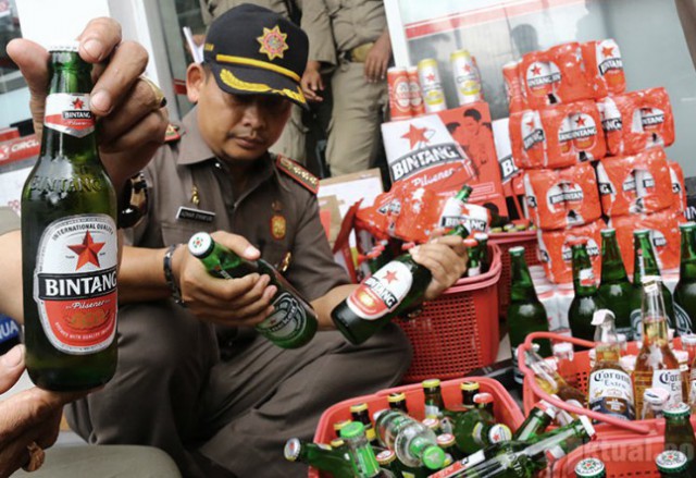 Polisi Amankan Penjual Puluhan Liter Ciu