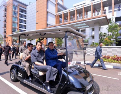 Presiden SBY Supiri Jokowi