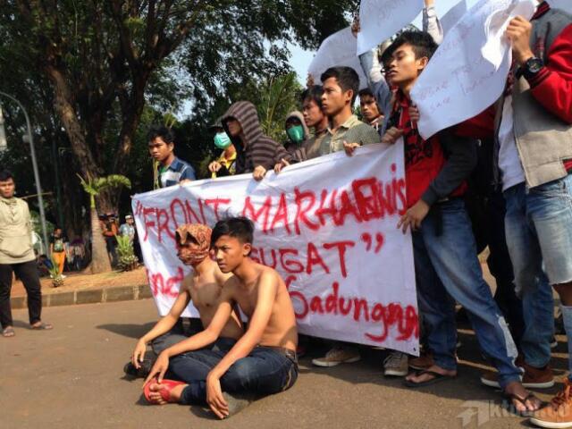 Relawan Jokowi Gelar Aksi Tolak Rini Soemarno