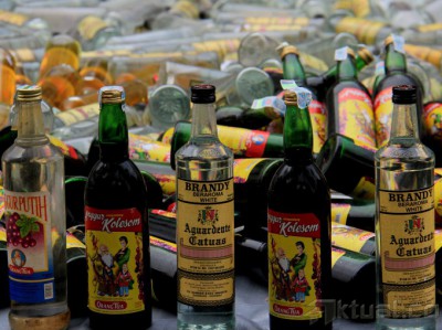 Ribuan Botol Miras Dimusnahkan