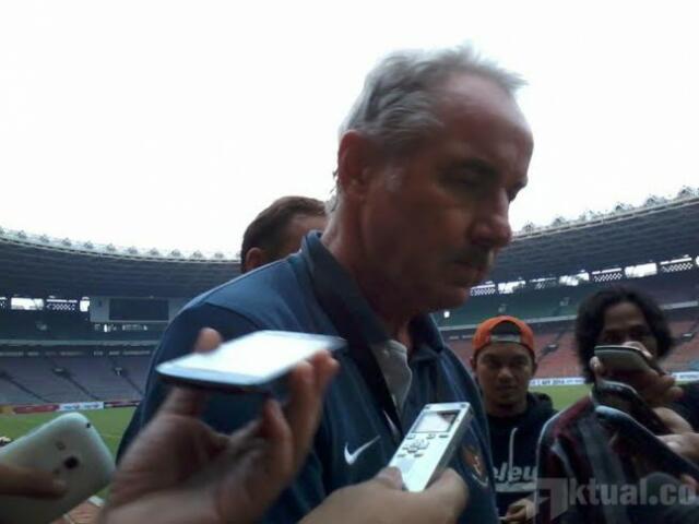 Riedl Akui Timnya Beruntung Imbang Lawan Vietnam