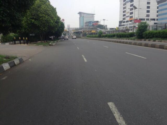 Ruas Jalan di Jakarta Sepi Pengendara