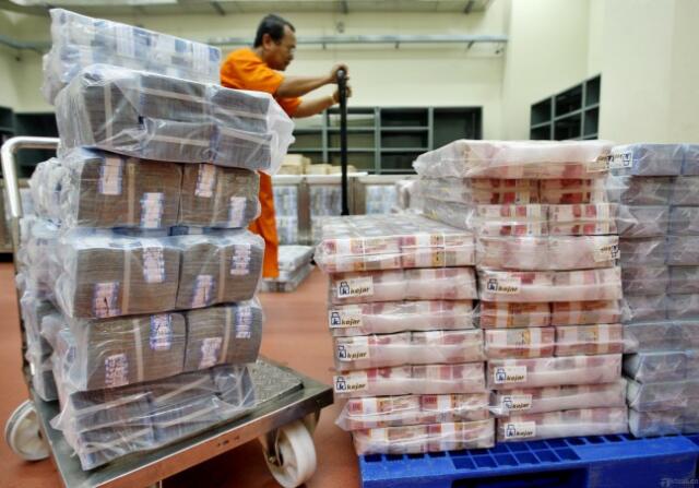 Rupiah Menguat 63 Poin Menjadi Rp12.734