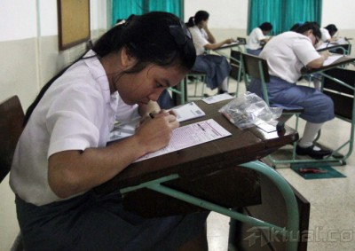 SMA Santa Ursula Jakarta Gelar UN Secara Manual