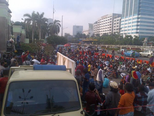 Sambangi Unjuk Rasa Tolak Freeport, Anggota DPR Nyaris Dipukuli