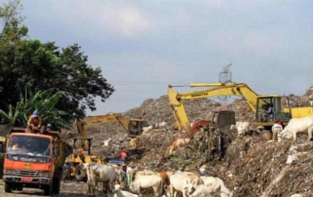 Sampah di Jakut Menumpuk, Dewan Kota Minta Pengeruk Sampah Ditambah