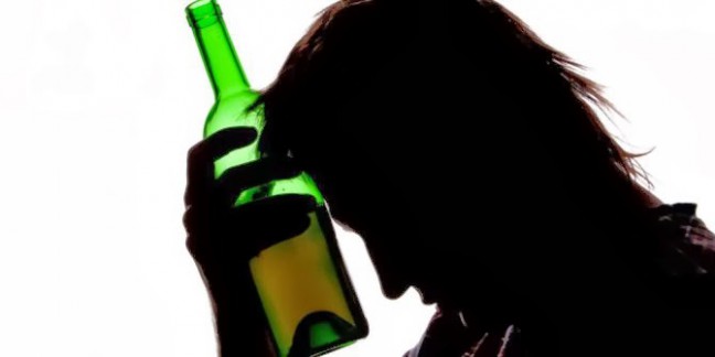 Sasar Warung Jamu di Jaktim, 800 Botol Miras Disita