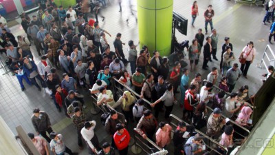 Sejumlah Penumpang Pesawat Beralih Menggunakan Kereta