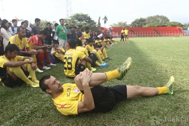 Seleksi Pemain Asing, Nil Maizar Belum Tentukan Pilihan