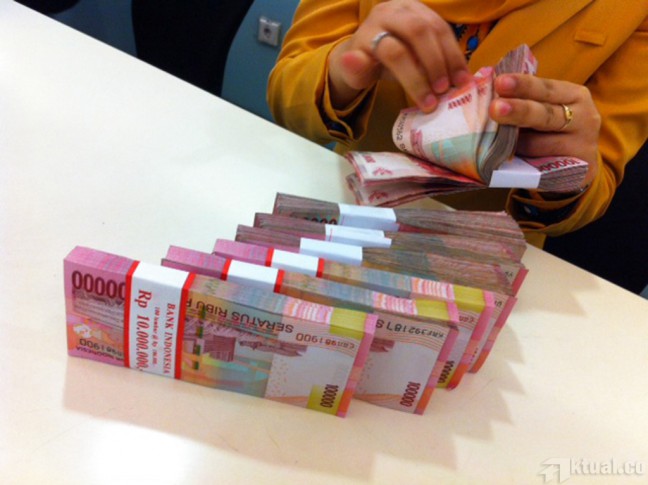 Sempat Dibuka Menguat, Rupiah Berbalik Melemah 31 Poin ke Level Rp13.181