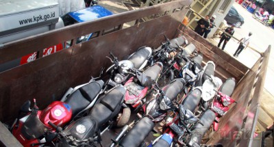 Sepeda Motor Sitaan dari Akil Dipindahkan ke Gudang PT KAI