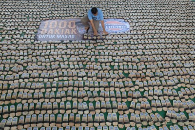 Seribu Bakiak untuk Masjid