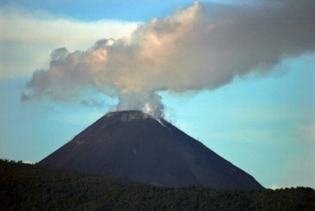 Status Gunung Soputan Naik Jadi Siaga
